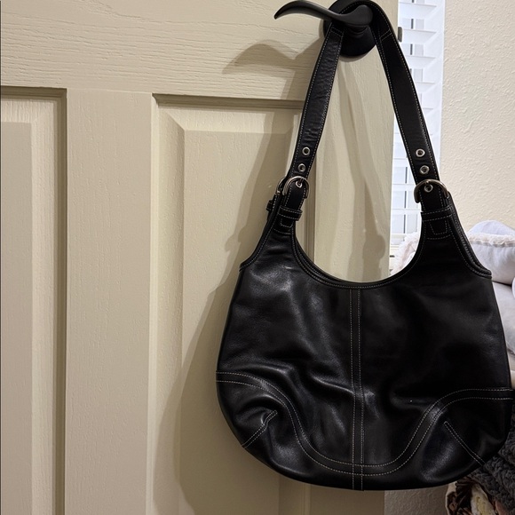Coach Elegant Black Leather Shoulder Bag - Picture 2 of 13